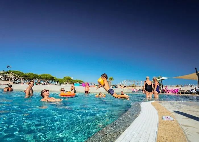 Zecamping 4 Familial 1Km Plage Parc Aquatique Mobil-Home Tv Clim 31M2 4* Valras-Plage