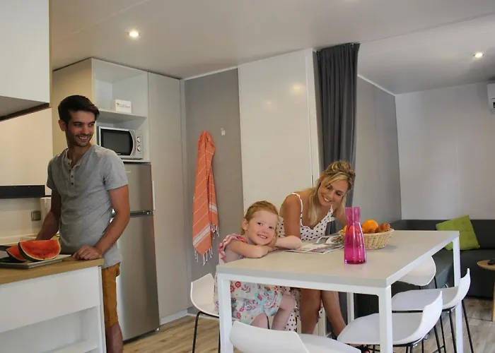 Zecamping 4 Familial 1Km Plage Parc Aquatique Mobil-Home Tv Clim 31M2 Campingplatz Valras-Plage